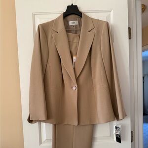 Women’s Plus Size Le Suit taupe 2-piece pantsuit. Size 16W. NWT.